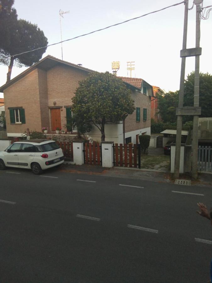 Affittacamere Villa Sofia Accanto Ospedale Con Ampio Giardino Fano Exteriér fotografie