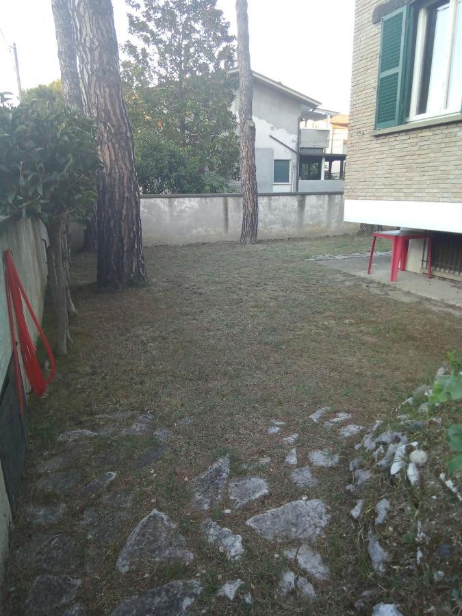 Affittacamere Villa Sofia Accanto Ospedale Con Ampio Giardino Fano Exteriér fotografie