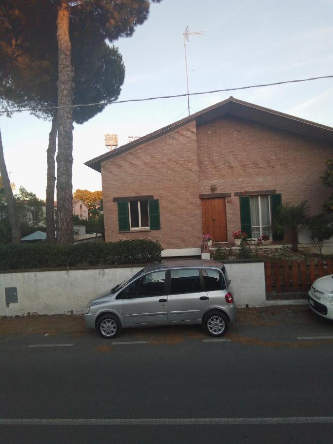 Affittacamere Villa Sofia Accanto Ospedale Con Ampio Giardino Fano Exteriér fotografie